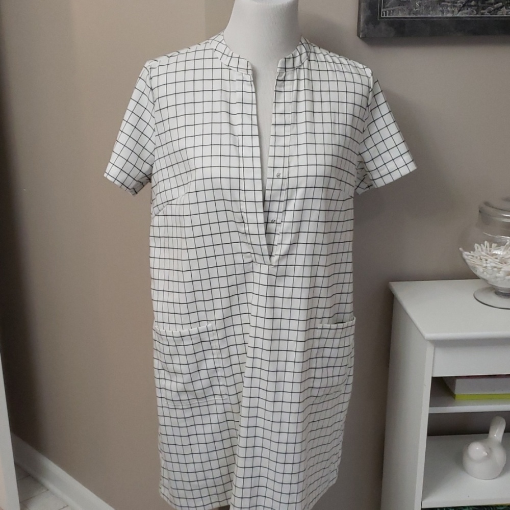 Soft and comfortable dress with pockets, 33" lengt